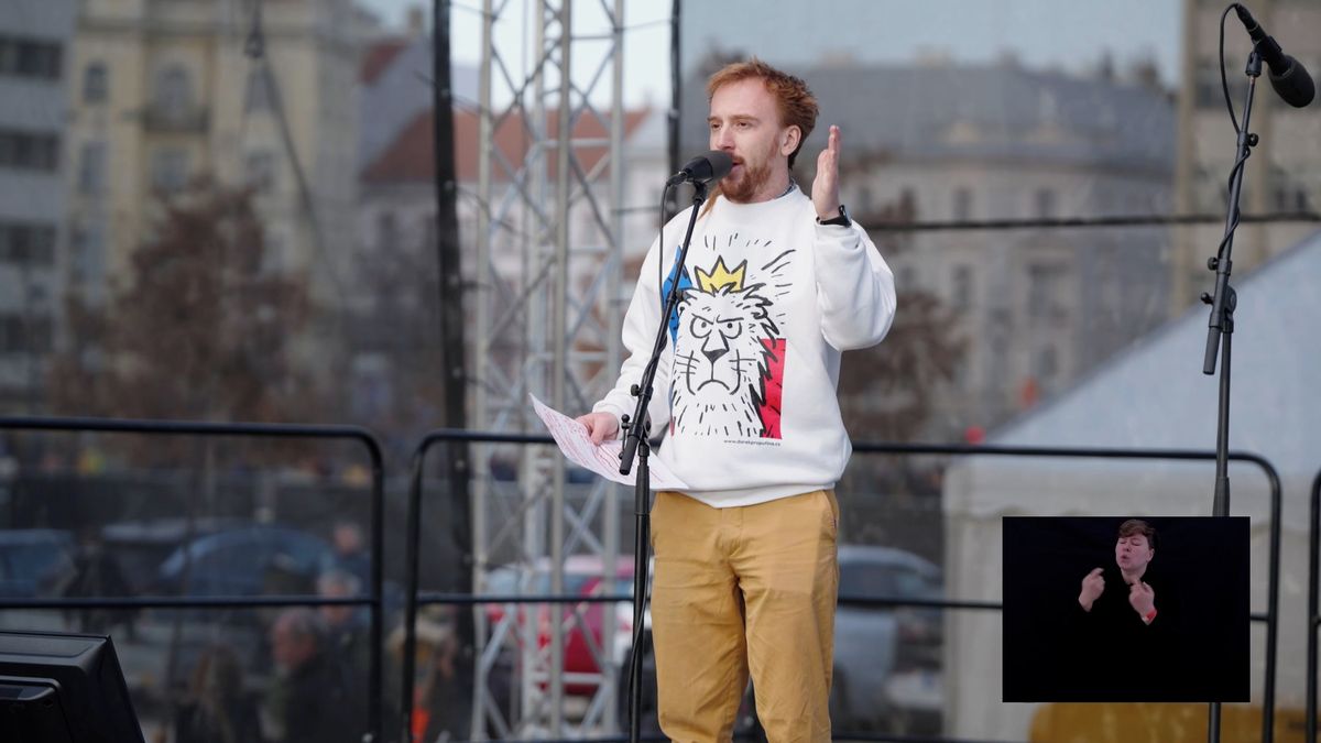 Minář se na Letné obul i do opozice: Chceme konec strejcokracie